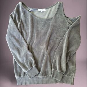 YF&B Gray Velour Jacee Cold Shoulder Top Comfortable Cozy NWOT Size Small